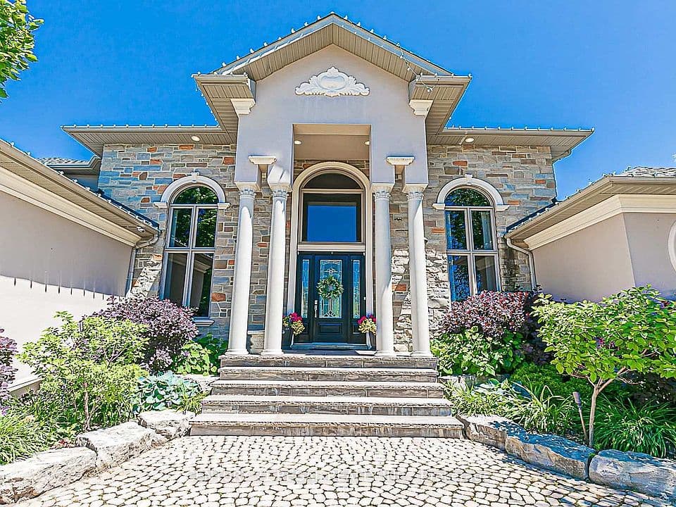 16 Lake Woods Dr, Whitchurch Stouffville, ON L4A 1P9