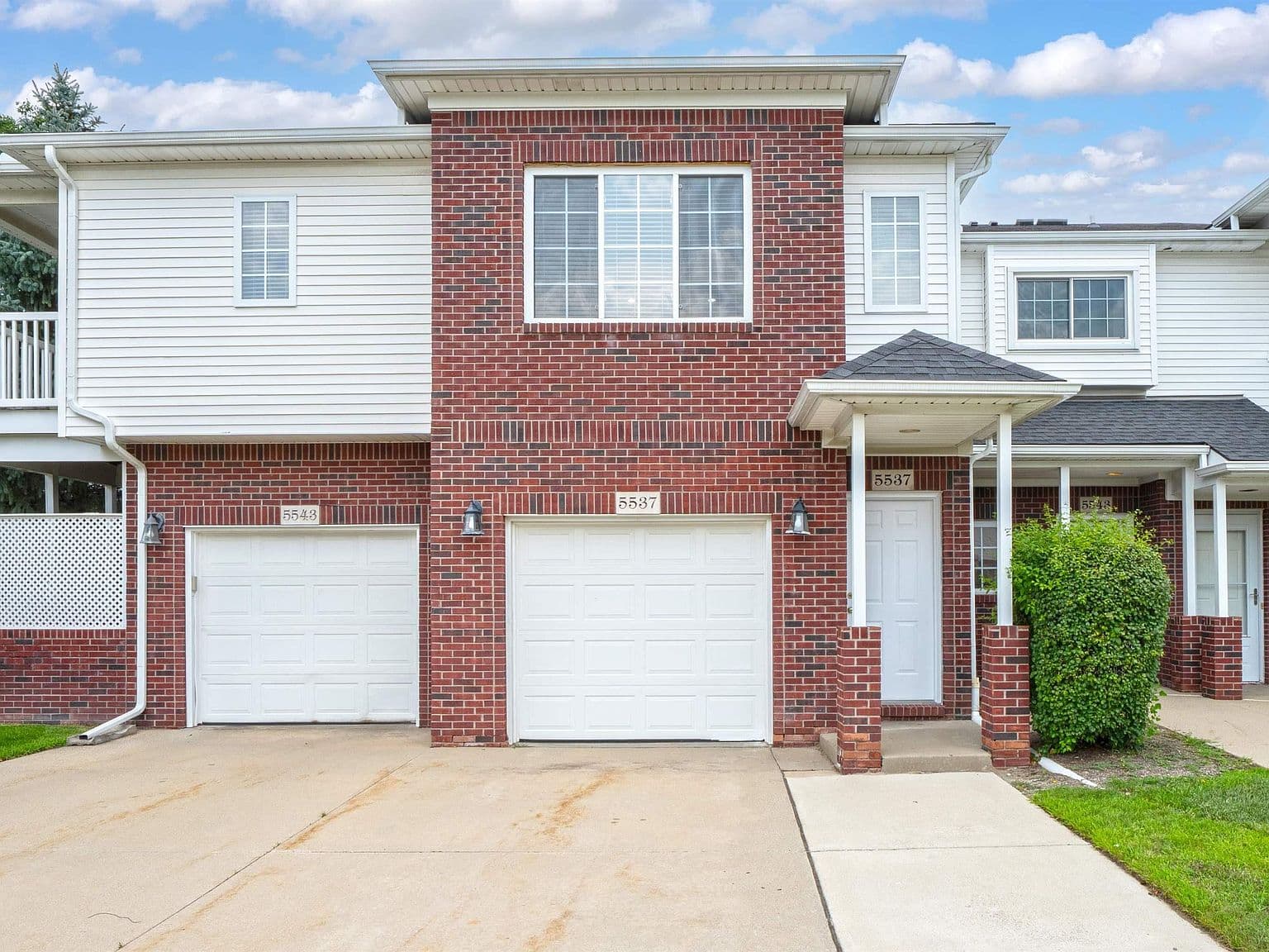 5537 Acorn Ln #101, Sterling Heights, MI 48314