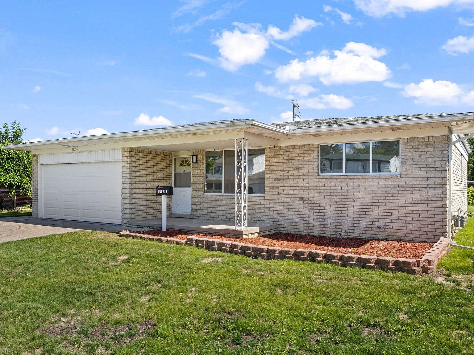 14358 Talbot Dr, Warren, MI 48088